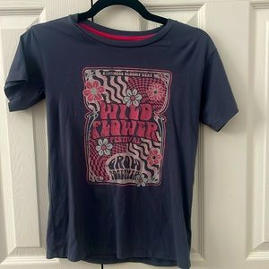 Girls graphic tee size 10-12